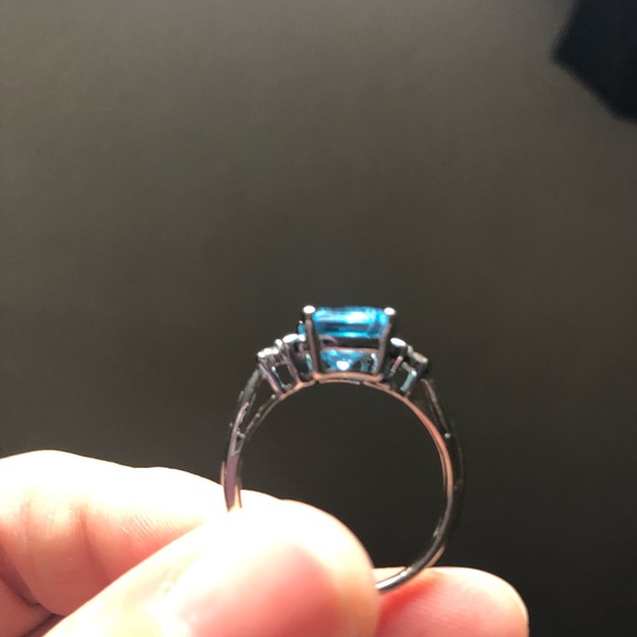 14 k Genuine blue topaz & diamond ring - Picture 4 of 5